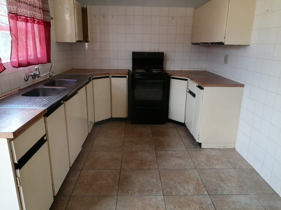 To Let 3 Bedroom Property for Rent in Geelhoutpark North West
